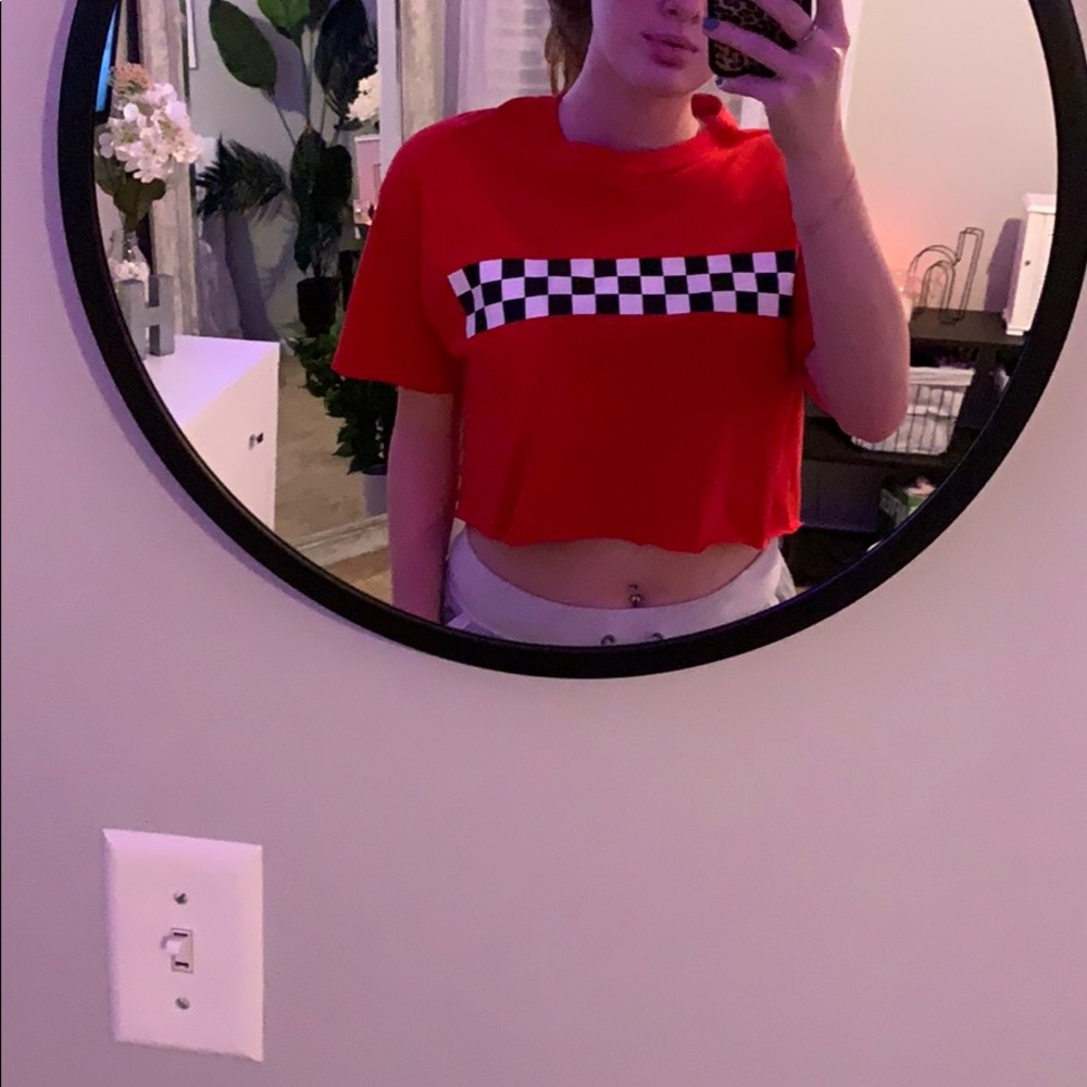 crop top tee